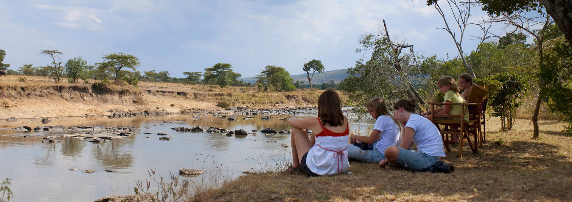 Safari guests watching wildlife from a 4×4 Land Cruiser in the Serengeti